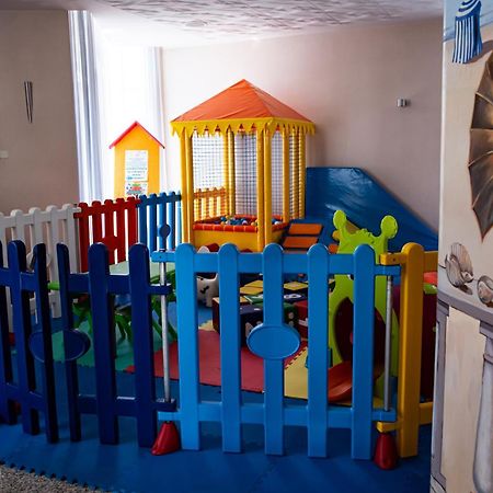 Hotel Meripol Alba Adriatica Eksteriør billede