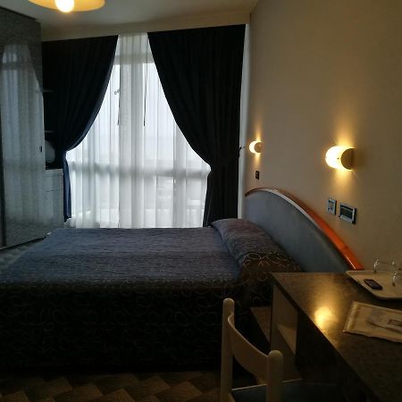 Hotel Meripol Alba Adriatica Eksteriør billede