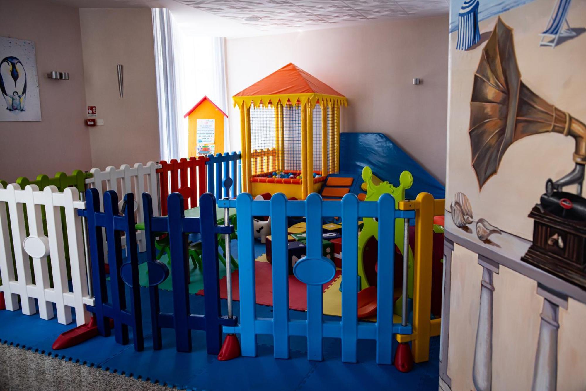 Hotel Meripol Alba Adriatica Eksteriør billede