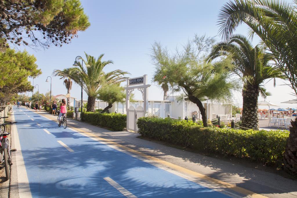 Hotel Meripol Alba Adriatica Eksteriør billede
