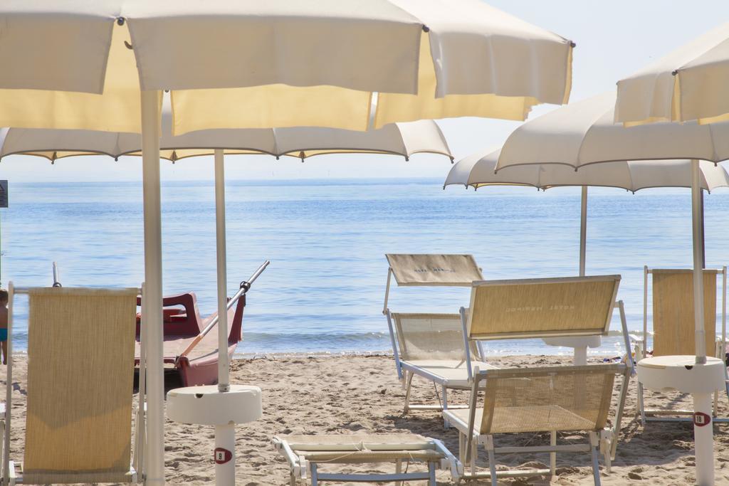 Hotel Meripol Alba Adriatica Eksteriør billede