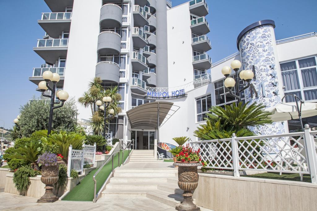Hotel Meripol Alba Adriatica Eksteriør billede