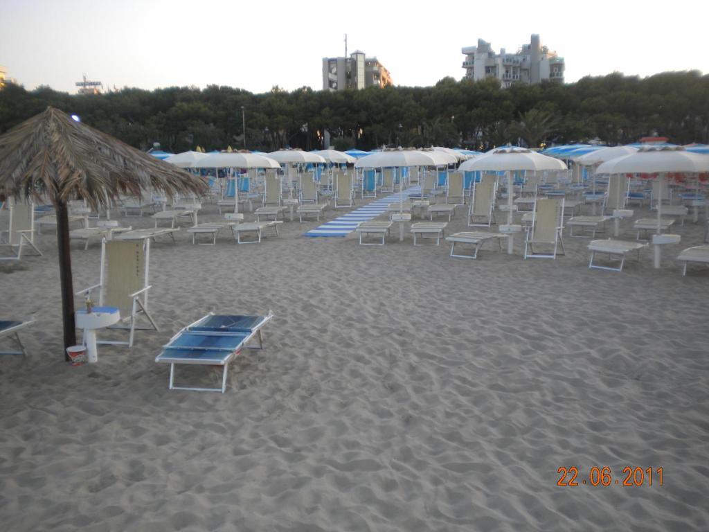 Hotel Meripol Alba Adriatica Eksteriør billede