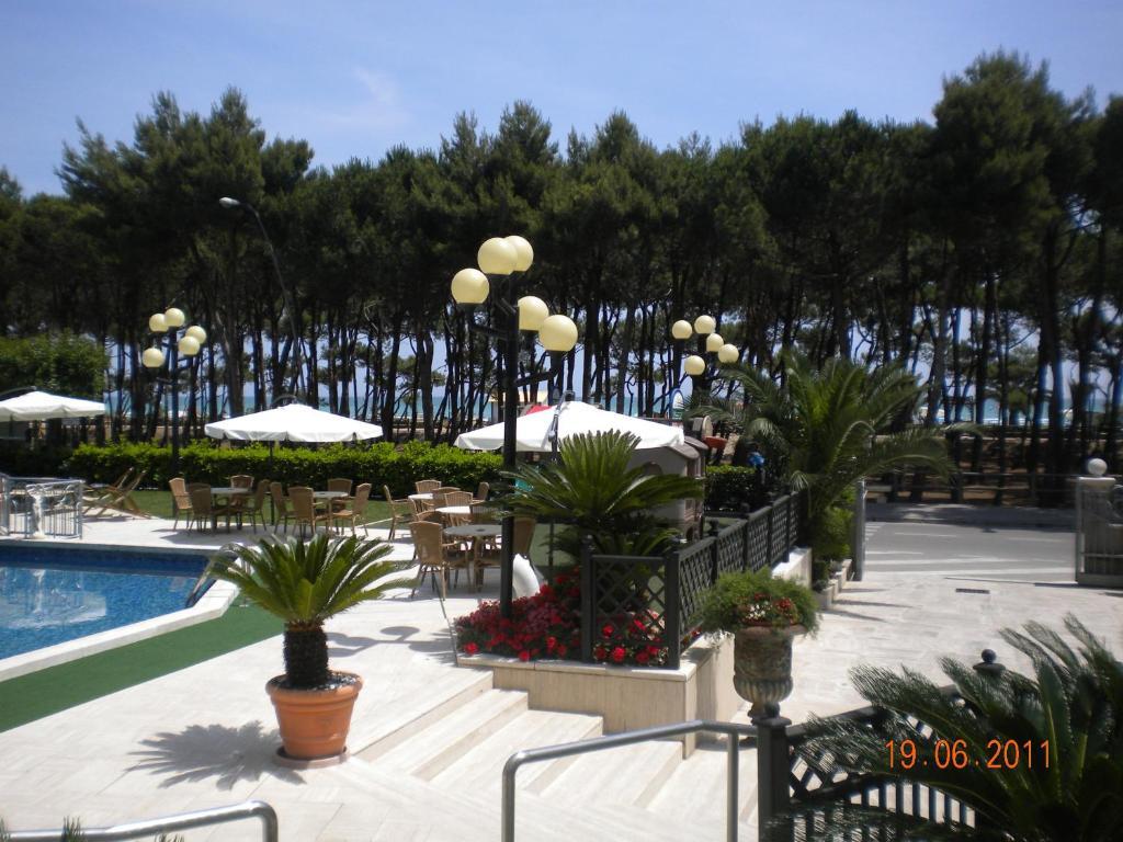 Hotel Meripol Alba Adriatica Eksteriør billede