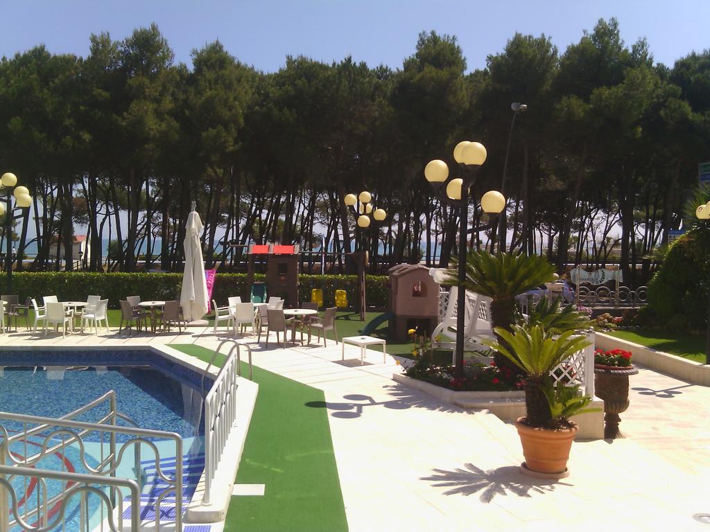 Hotel Meripol Alba Adriatica Eksteriør billede