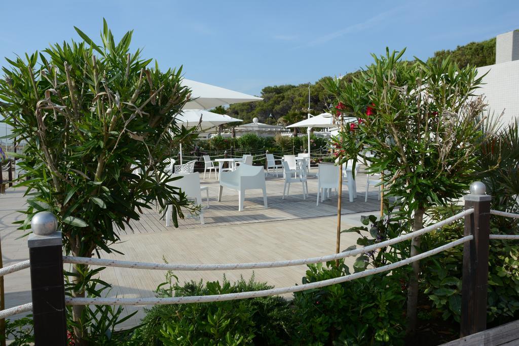 Hotel Meripol Alba Adriatica Eksteriør billede