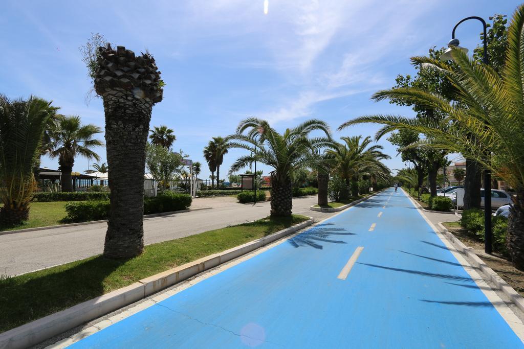 Hotel Meripol Alba Adriatica Eksteriør billede